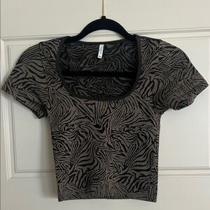 Chic Zebra Pattern Crop Top